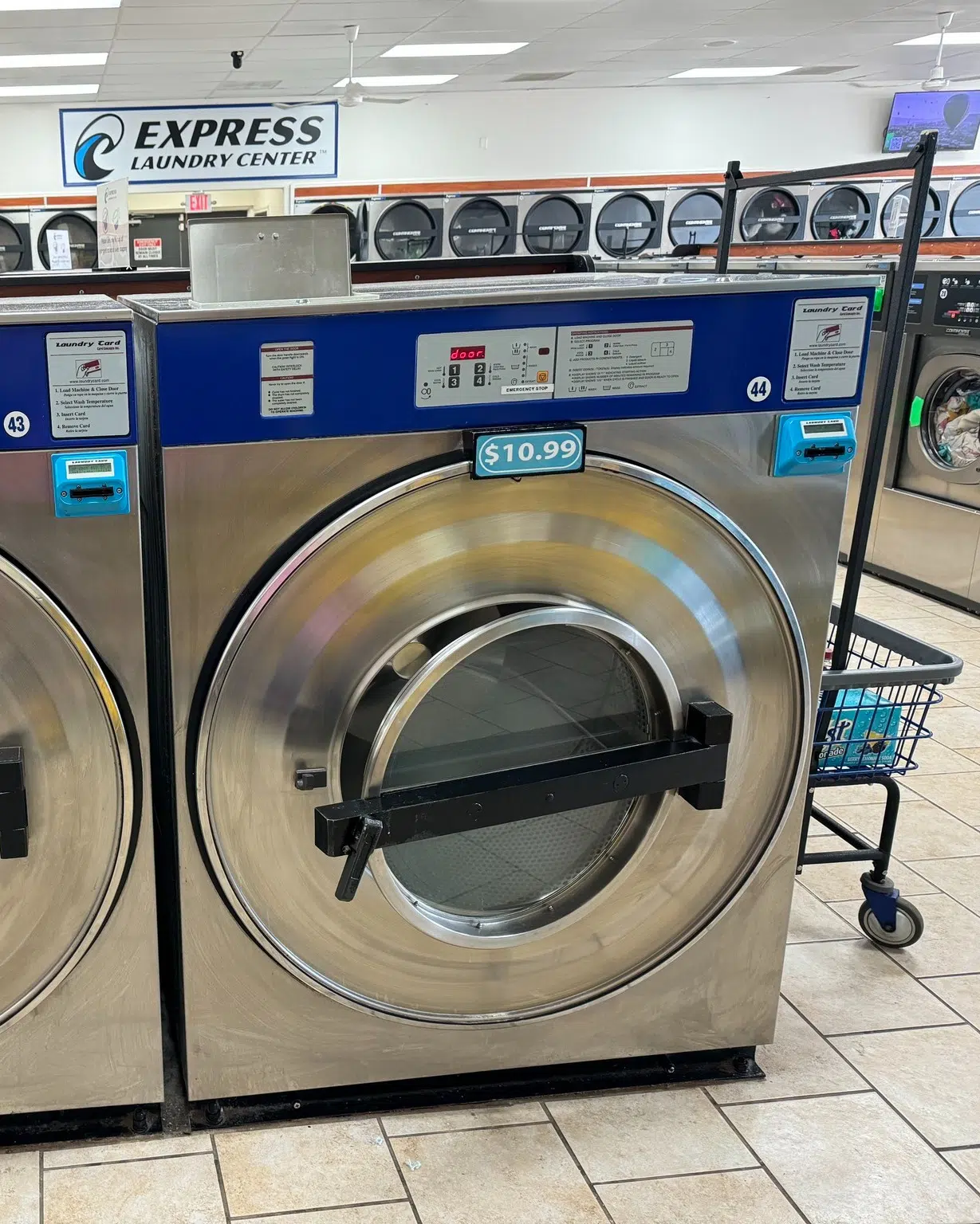 Commercial laundry pickup & delivery for businesses in The Woodlands, Spring & Conroe