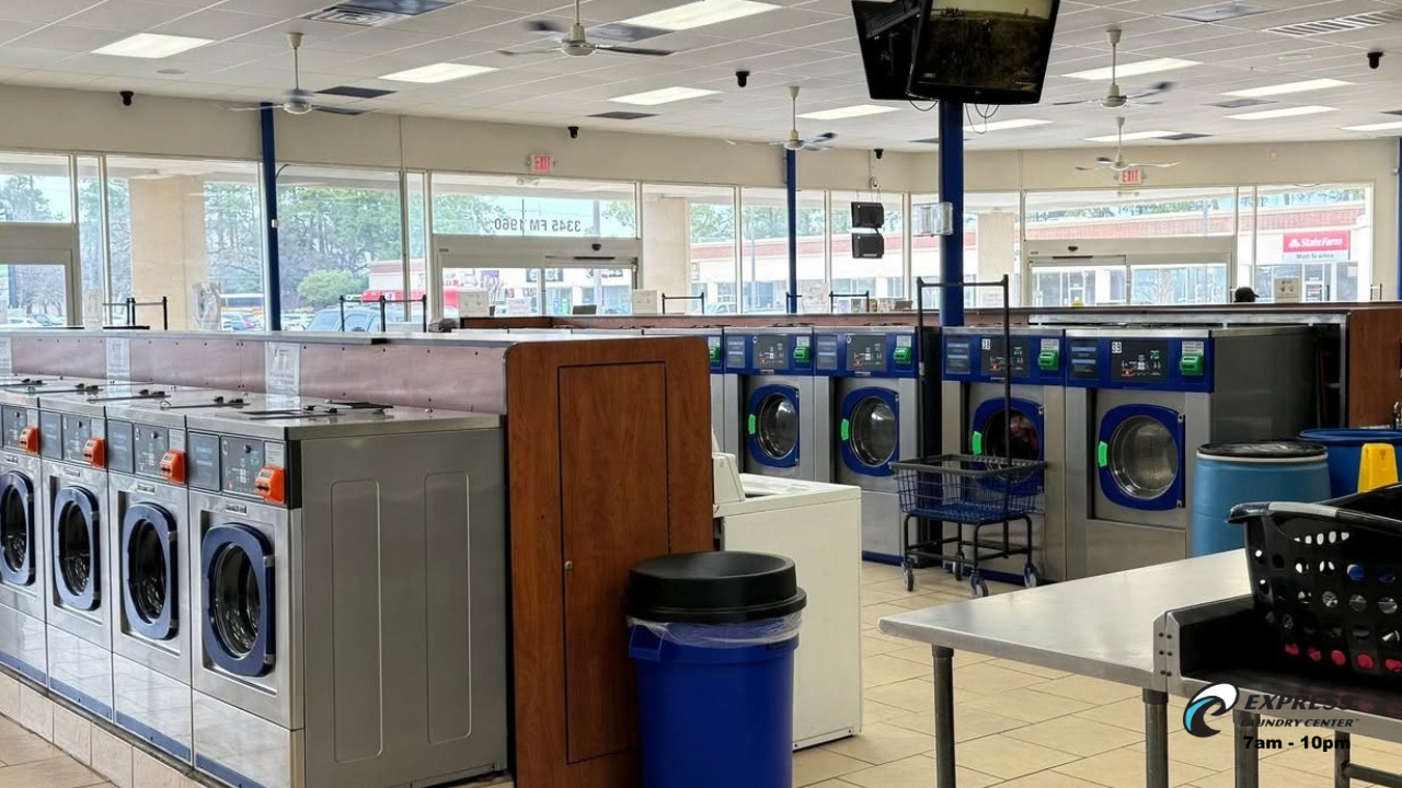 Lavandería de autoservicio cerca de 77090