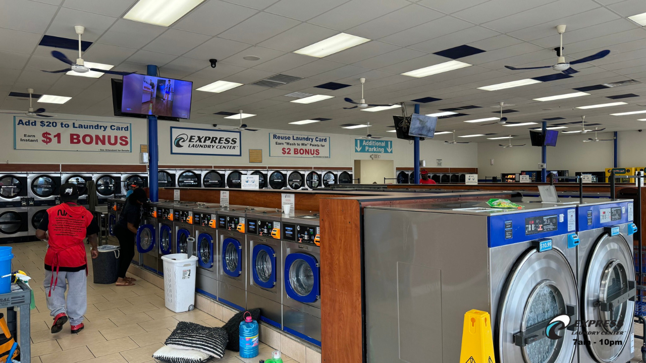 Commercial Laundry Service near 77060